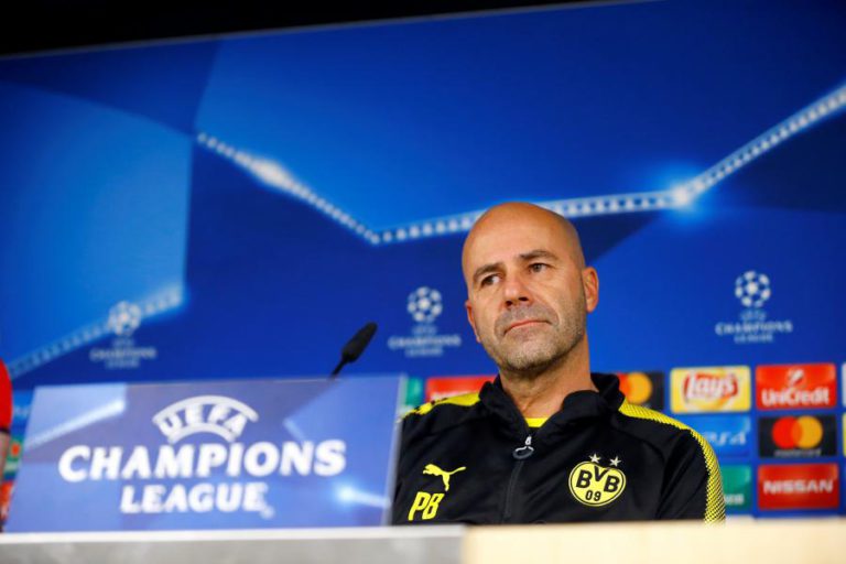 BORUSSIA DORTMUND DESPEDE TREINADOR PETER BOSZ E CONTRATA PETER STOEGER