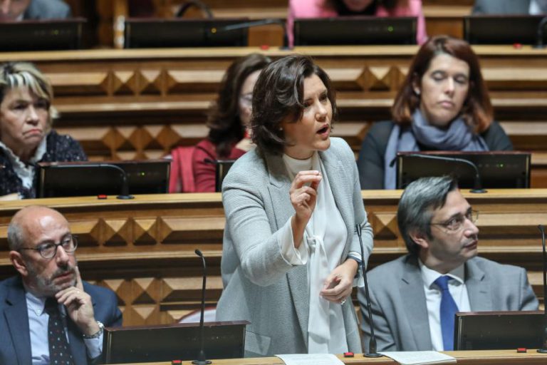 CRISTAS SAÚDA SUBIDA DE ‘RATING’ QUE TAMBÉM SE DEVE A REFORMA LABORAL DO ANTERIOR GOVERNO
