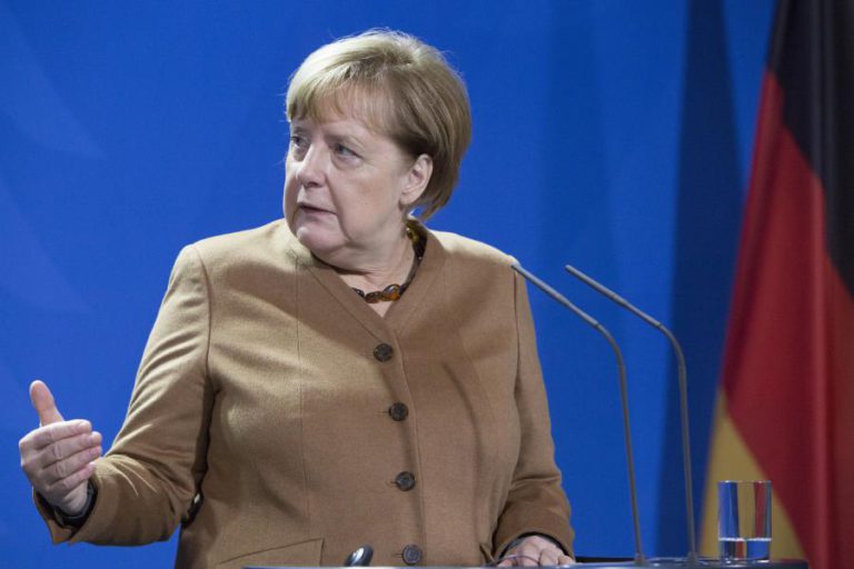SPD ACEITA NEGOCIAR COM MERKEL SOBRE FORMAÇÃO DE NOVO GOVERNO
