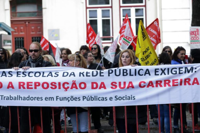 TRABALHADORES NÃO DOCENTES ADMITEM TODAS AS FORMAS DE LUTA