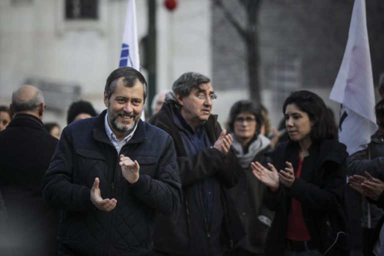 PROFESSORES VÃO ESTAR ATENTOS AO CUMPRIMENTO DE COMPROMISSO ASSINADO COM GOVERNO