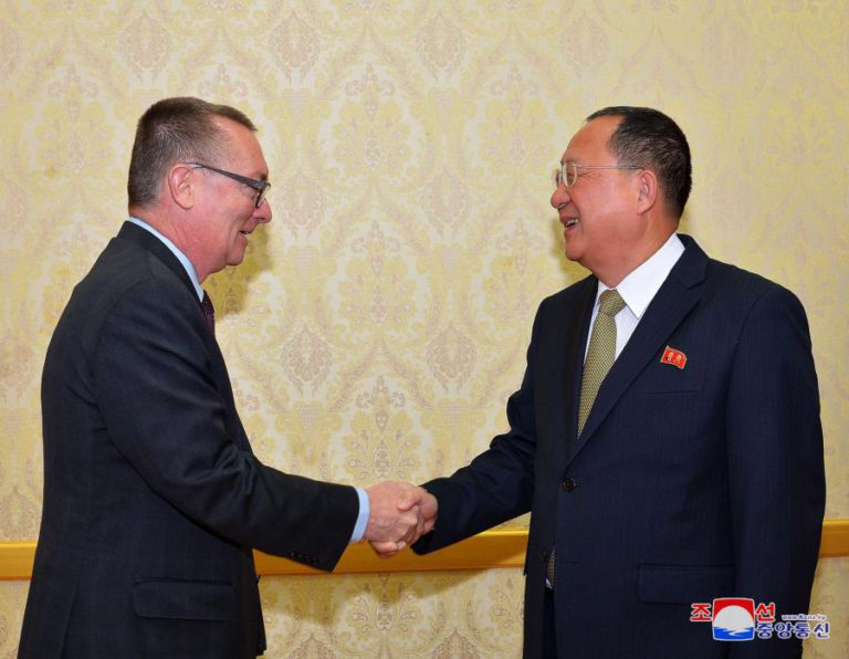 ALTO RESPONSÁVEL DA ONU DEIXA COREIA DO NORTE COM PROMESSA DE CONTACTOS REGULARES