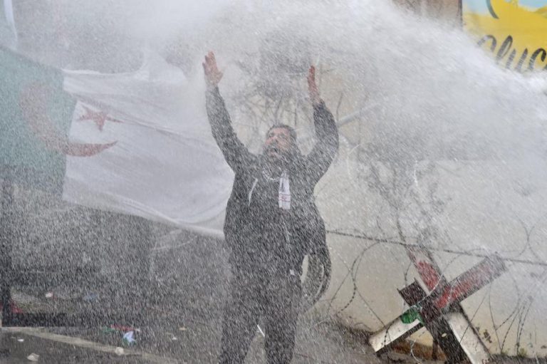 JERUSALÉM: HEZBOLLAH MOBILIZA MILHARES DE MANIFESTANTES NO SUL DE BEIRUTE