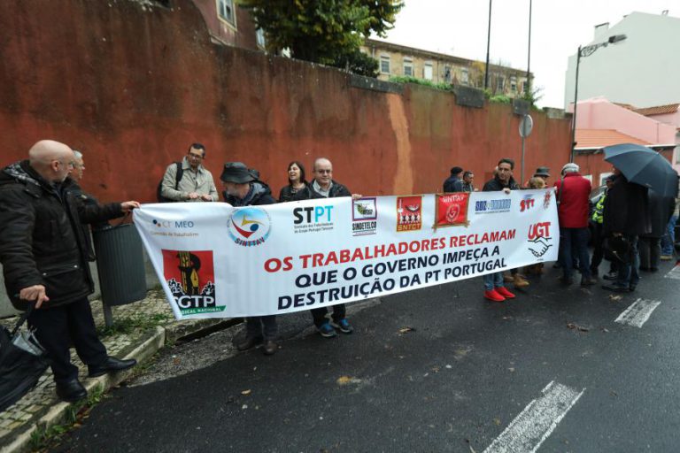 DIRIGENTES SINDICAIS ENTREGAM AO GOVERNO PETIÇÃO CONTRA TRANSMISSÃO DE ESTABELECIMENTO