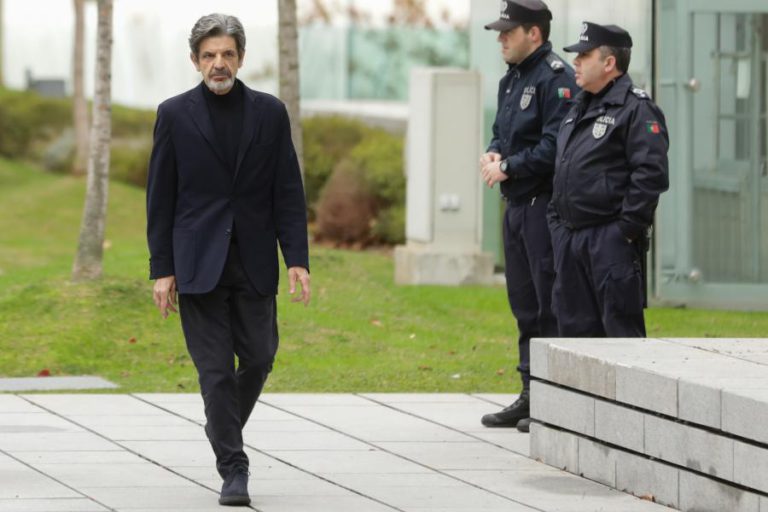 EX-MINISTRO DA CULTURA MANUEL MARIA CARRILHO ABSOLVIDO DE CRIME DE VIOLÊNCIA DOMÉSTICA