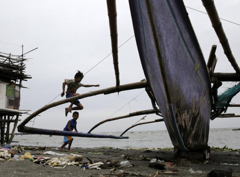 SOBE PARA 41 NÚMERO DE MORTOS NAS FILIPINAS DEVIDO A TEMPESTADE KAI-TAK
