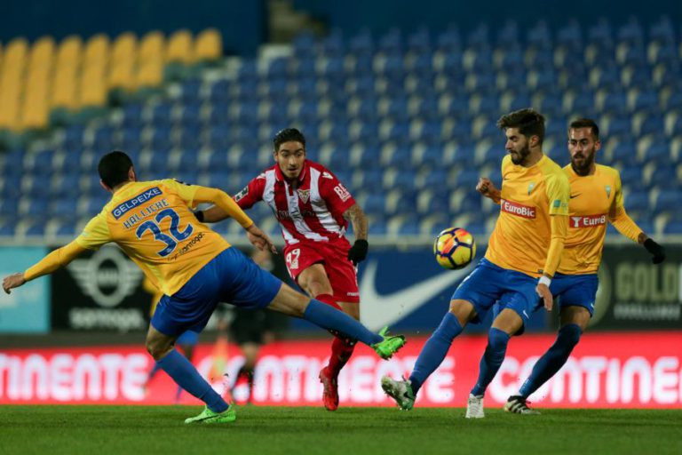 ESTORIL-PRAIA BATE DESPORTIVO DAS AVES E REGRESSA ÀS VITÓRIAS 11 JOGOS DEPOIS