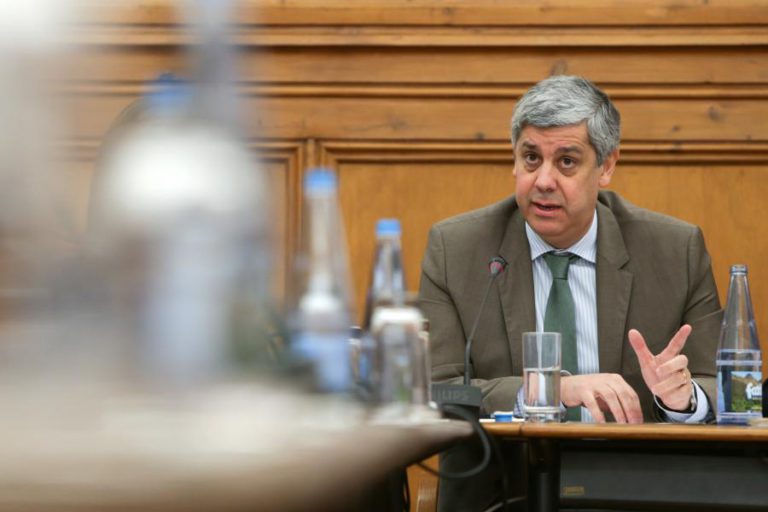 MINISTRO DAS FINANÇAS DIZ QUE DÍVIDA DA SAÚDE VAI DESCER ESTE ANO