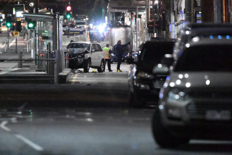 MORRE UM DOS FERIDOS DO ATROPELAMENTO DELIBERADO EM MELBOURNE DIAS ANTES DO NATAL
