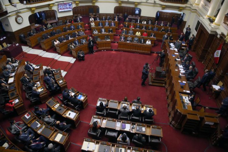 CONGRESSO DO PERU CHUMBA MOÇÃO PARA DESTITUIR PRESIDENTE