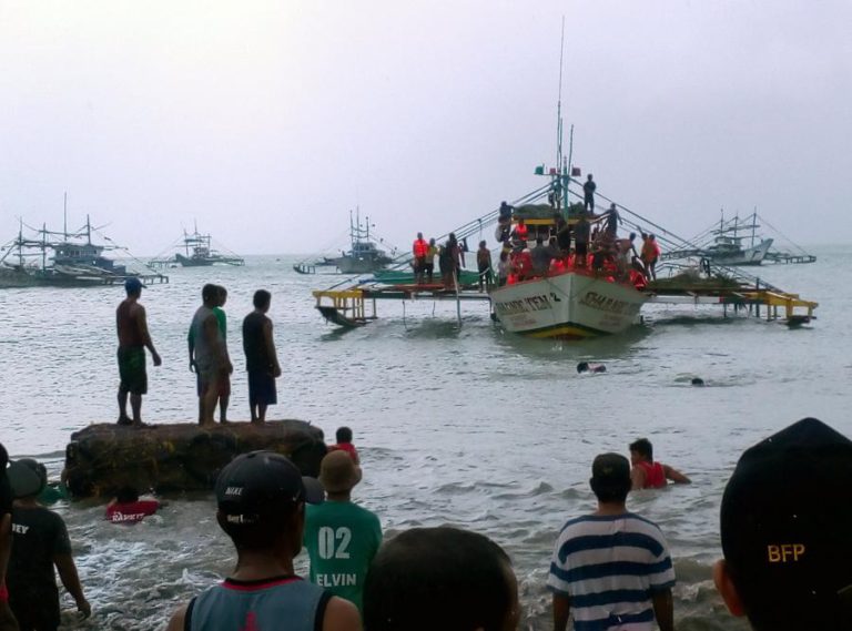 PROSSEGUEM BUSCAS POR DESAPARECIDOS NAS FILIPINAS APÓS NAUFRÁGIO QUE FEZ QUATRO MORTOS