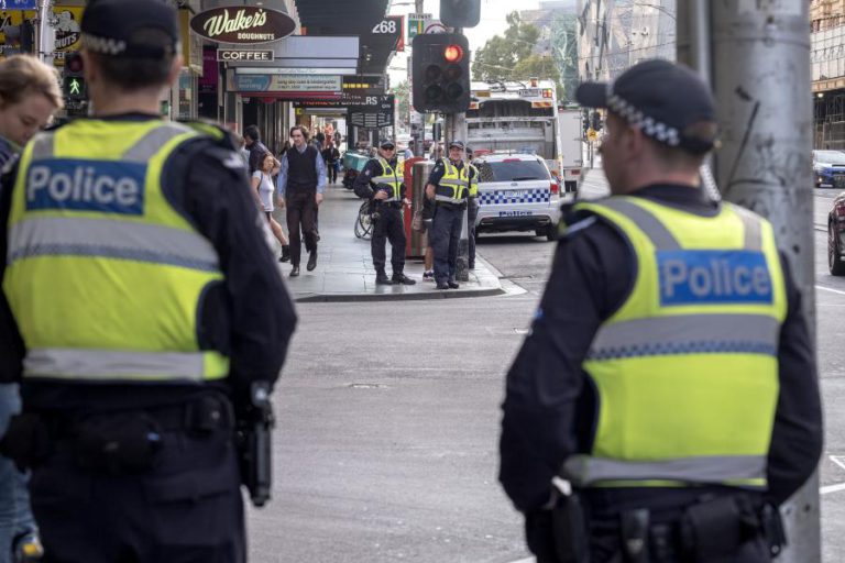 AUTOR DE ATROPELAMENTO EM MELBOURNE ACUSADO DE 18 CRIMES DE TENTATIVA DE HOMICÍDIO