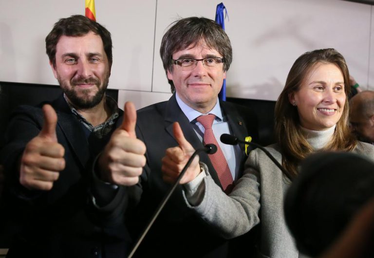 PUIGDEMONT RECLAMA VITÓRIA DA “REPÚBLICA CATALÃ” CONTRA A “MONARQUIA DO 155”