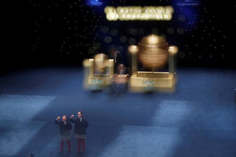 EMPREGADOS DE LAR DE IDOSOS GANHAM 10 MILHÕES NA LOTARIA DE NATAL DE ESPANHA