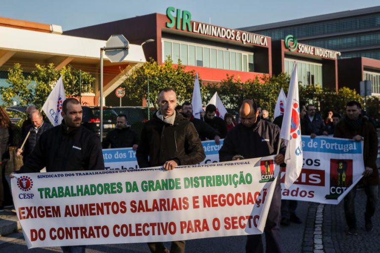 SINDICATO AFIRMA”GRANDE ADESÃO” À GREVE, PATRÕES REVELAM “IMPACTO RESIDUAL”