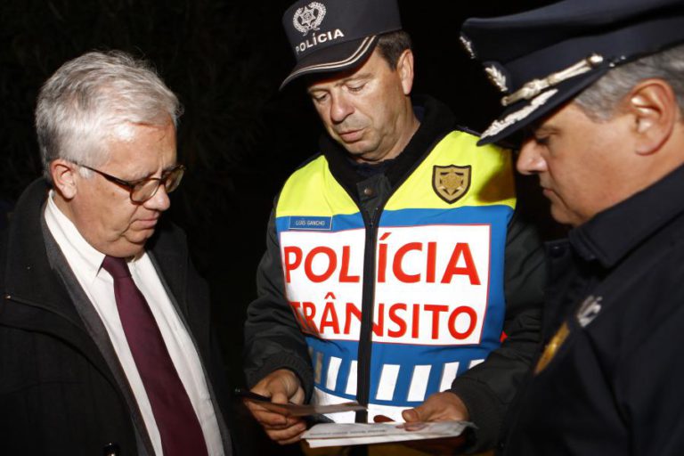 MINISTRO DA ADMINISTRAÇÃO INTERNA APELA PARA CONDUÇÃO SEGURA E LEMBRA NÚMERO DE MORTOS