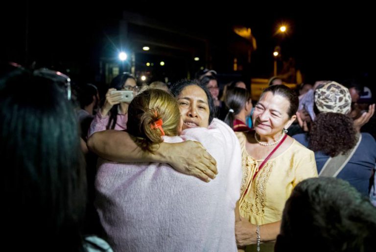 OPOSITORES CELEBRAM LIBERTAÇÃO DE PRESOS E PEDEM FIM DA TIRANIA NA VENEZUELA