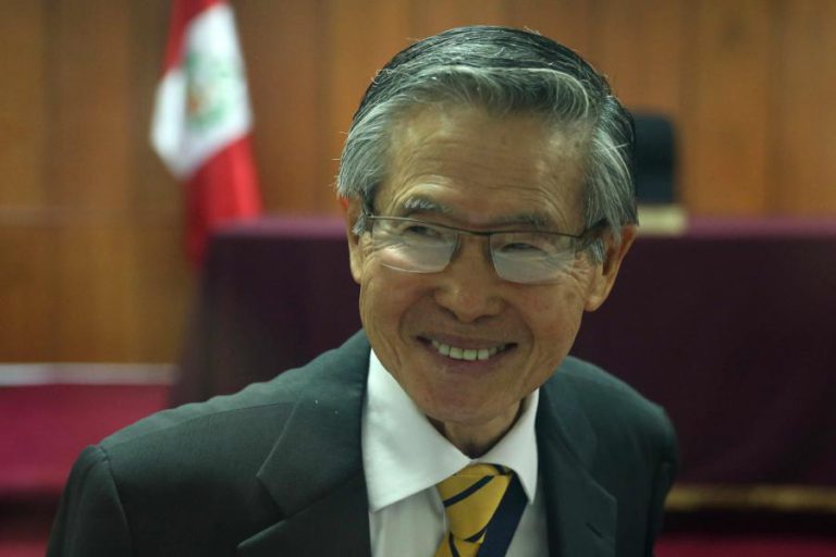 EX-PRESIDENTE PERUANO ALBERTO FUJIMORI CONTINUA HOSPITALIZADO E “EM REPOUSO ABSOLUTO”