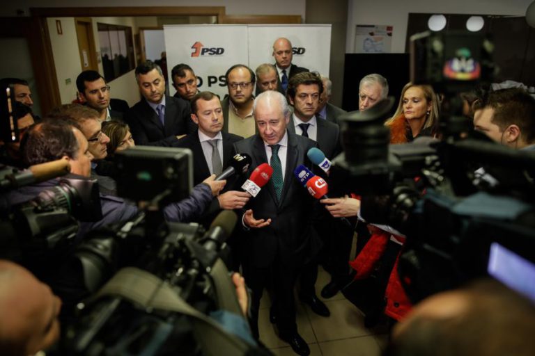 RUI RIO CRITICA ISENÇÃO TOTAL DE IVA PARA OS PARTIDOS POLÍTICOS