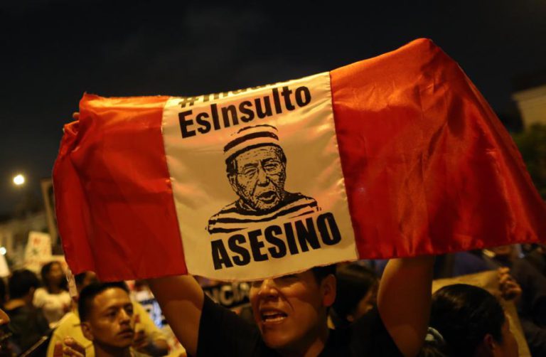 MAIS DE 230 ESCRITORES DO PERU, INCLUINDO VARGAS LLOSA, CONTRA INDULTO A FUJIMORI