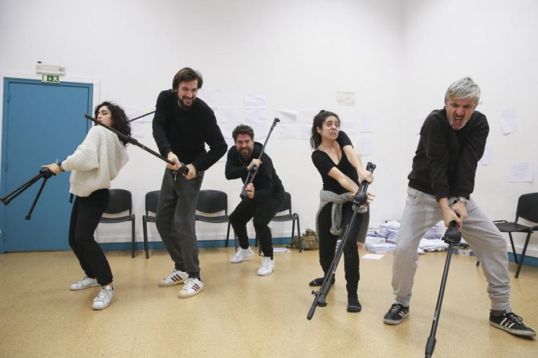MARCO MARTINS ENCENA PEÇA SOBRE O TEATRO E O ATOR, ESSA “MÁQUINA EMOCIONAL”