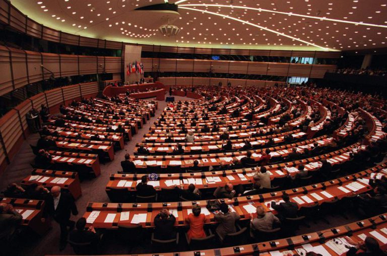 PARLAMENTO EUROPEU DEBATE E VOTA NA 4.ª FEIRA ACORDO PARA AVANÇO NAS NEGOCIAÇÕES DO ‘BREXIT’