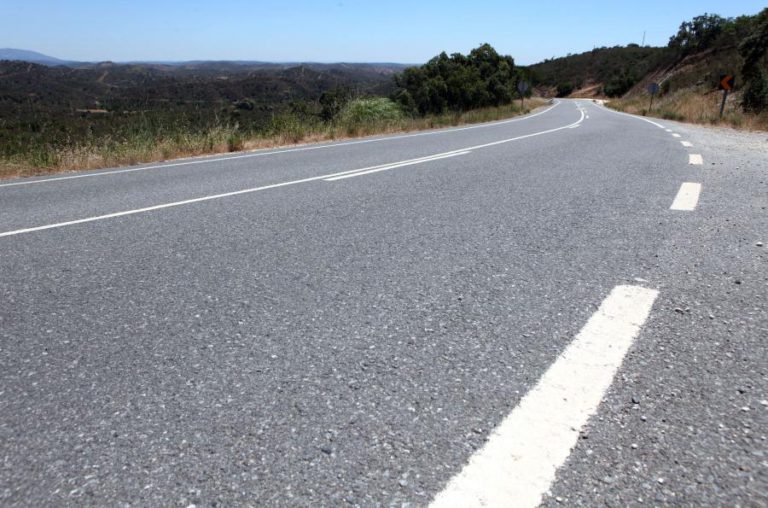 DOIS MORTOS E NOVE FERIDOS EM ACIDENTE NUMA ESTRADA EM MÚRCIA, ESPANHA