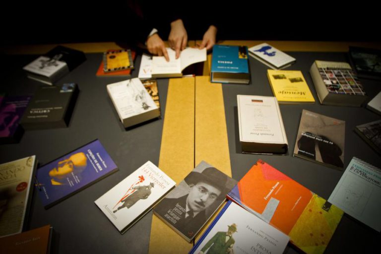 BIOGRAFIA DE PESSOA A PARTIR DE TEXTOS, ALGUNS INÉDITOS, DO AUTOR E DE AMIGOS