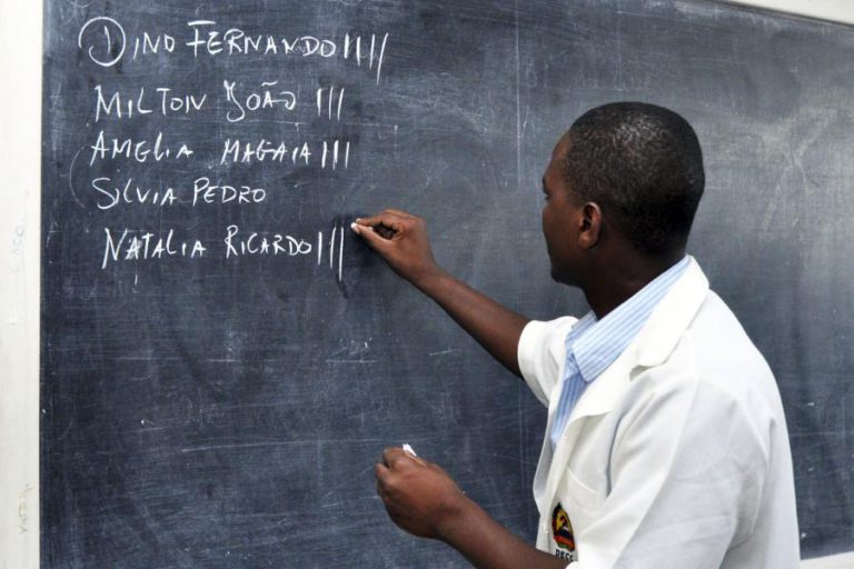 GOVERNO DE MOÇAMBIQUE PAGA AOS PROFESSORES 10 ME DE DÍVIDA EM HORAS EXTRAORDINÁRIAS