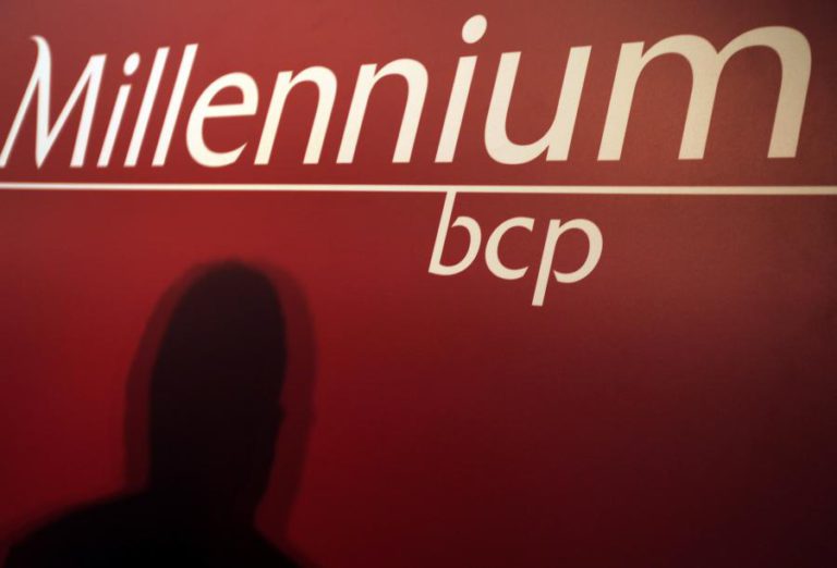PSI20 FECHA A SEMANA A GANHAR 0,03% COM BCP A SUBIR QUASE 1%