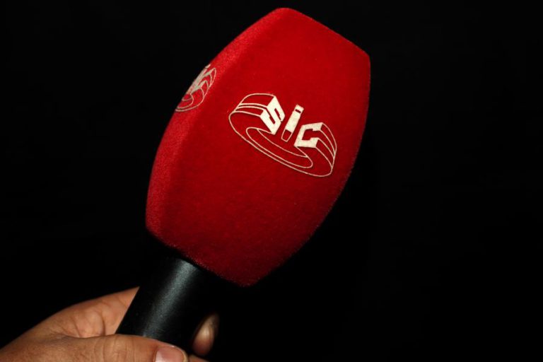 SIC MANTÉM EXIBIÇÃO DE PROGRAMA ‘SUPERNANNY’ E INSISTE EM “VERTENTE PEDAGÓGICA”