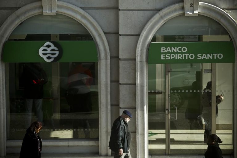 COMISSÃO EUROPEIA VAI INVESTIGAR VENDA PELO BES DE PRODUTOS A EMIGRANTES LESADOS