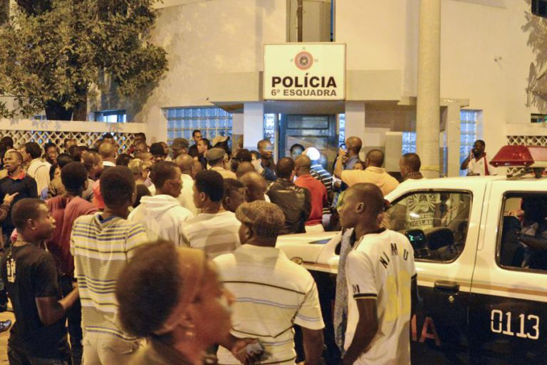 DESCONHECIDOS RAPTAM E AGRIDEM PRESIDENTE DA ASSOCIAÇÃO DOS POLÍCIAS DE MOÇAMBIQUE