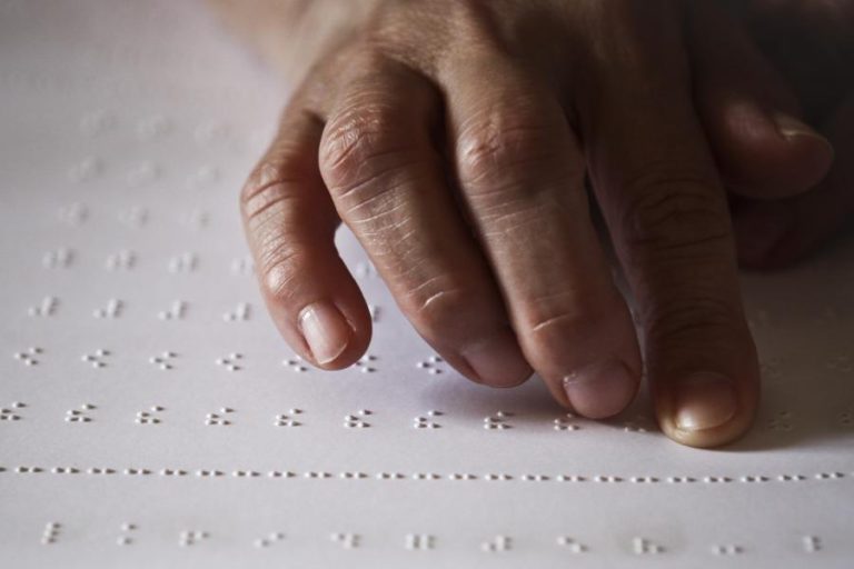 MAIS DE 350 MANUAIS ESCOLARES FORAM ADAPTADOS A BRAILLE NESTE ANO LETIVO