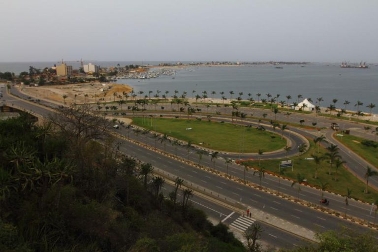 LUANDA COMEÇA ESTE MÊS A FECHAR PRIMEIRAS FARMÁCIAS ILEGAIS DE 100 DETETADAS