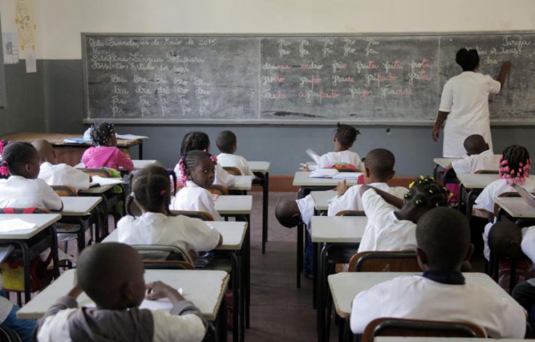 ESTUDANTES ANGOLANOS PROMETEM PROTESTO HOJE EM LUANDA CONTRA “GASOSA” ESCOLAR