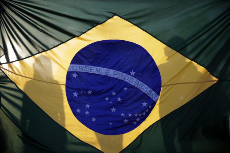 NOVE MORTOS E 14 FERIDOS NUM MOTIM EM PRISÃO NO BRASIL