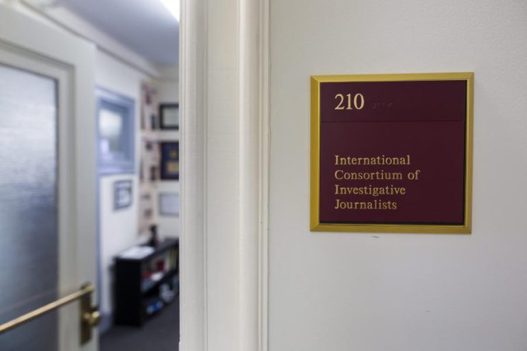 ASSOCIAÇÃO DE IMPRENSA ESTRANGEIRA DE HOLLYWOOD DOA 1,6 ME A DOIS GRUPOS DE JORNALISMO