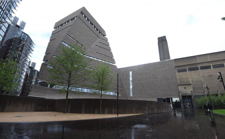 HELENA ALMEIDA É ARTISTA EM DESTAQUE NA TATE MODERN DURANTE UM ANO