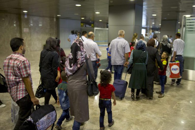CERCA DE METADE DOS REFUGIADOS QUE CHEGARAM A PORTUGAL ABANDONARAM O PAÍS