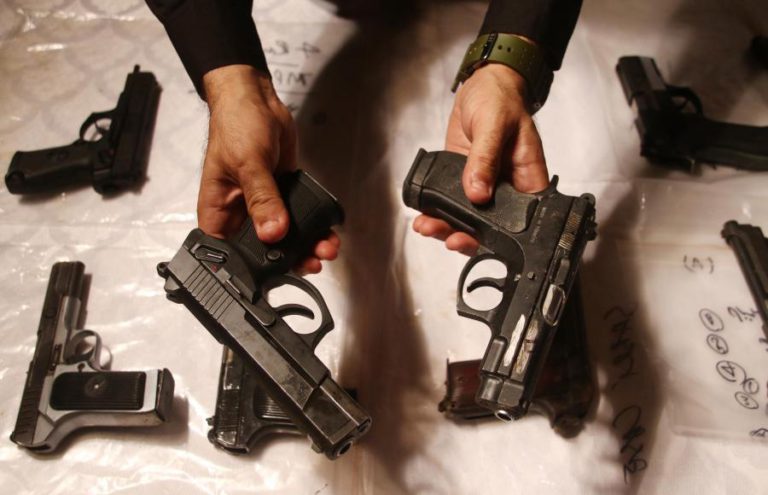 GNR DETEVE HOMEM POR POSSE ILEGAL DE 43 ARMAS EM VOUZELA