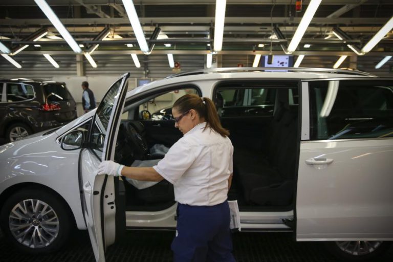 ADMINISTRAÇÃO E TRABALHADORES DA AUTOEUROPA CUMPREM MAIS UMA RONDA DE NEGOCIAÇÕES SOBRE ACORDO LABORAL