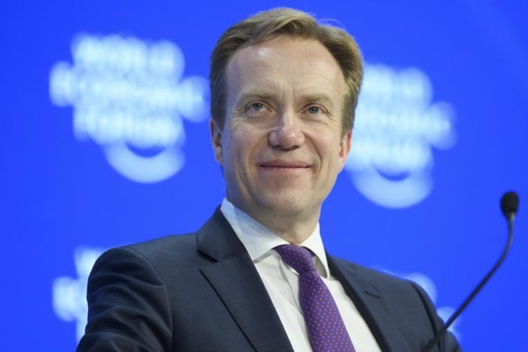TRUMP RECEBIDO EM DAVOS COMO OS OUTROS CHEFES DE ESTADO, DIZ ORGANIZAÇÃO