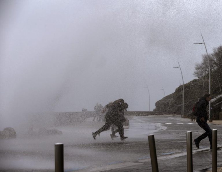 PROTEÇÃO CIVIL ALERTA PARA CHUVA, NEVE, VENTO E ONDULAÇÃO