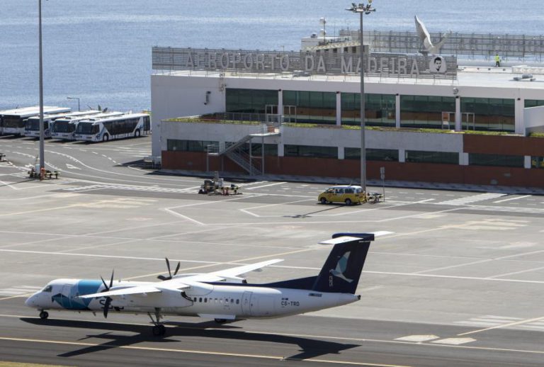 TRÊS AVIÕES DIVERGIRAM DO AEROPORTO DA MADEIRA DEVIDO A VENTO FORTE