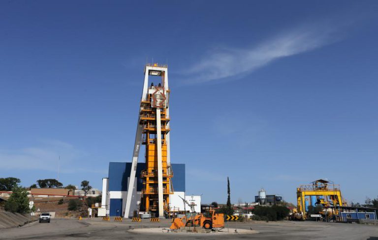 LUNDIN MINING ADIA OBRAS DE PROJETO DE 260ME DEVIDO A GREVES NA MINA DE NEVES-CORVO
