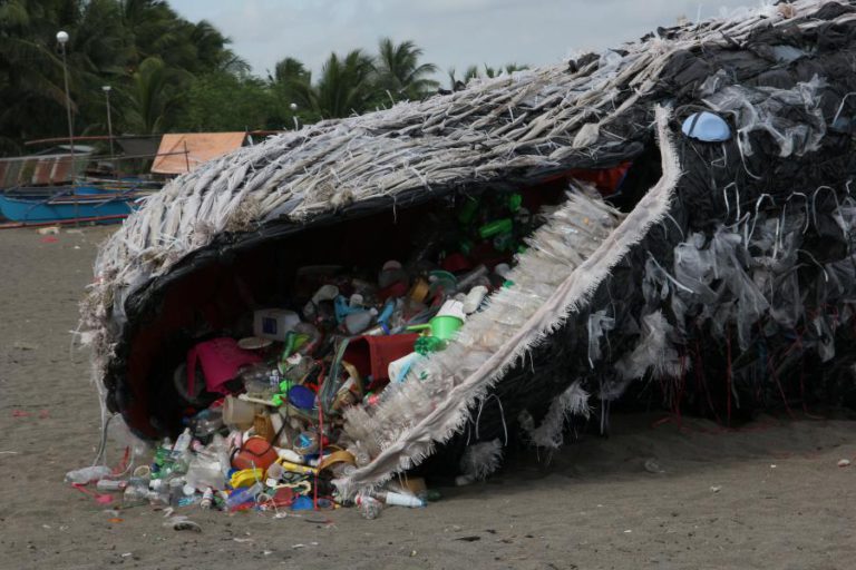 COMISSÃO EUROPEIA QUER ACABAR COM PLÁSTICO DESCARTÁVEL ATÉ 2030