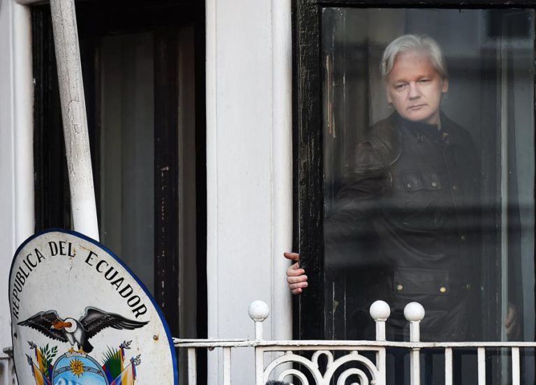 LONDRES REJEITA PEDIDO DO EQUADOR PARA CONCEDER ESTATUTO DIPLOMÁTICO A ASSANGE