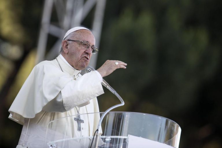 PAPA CONVIDA 2.100 SEM-ABRIGO, PRESOS E REFUGIADOS A IREM AO CIRCO EM ROMA