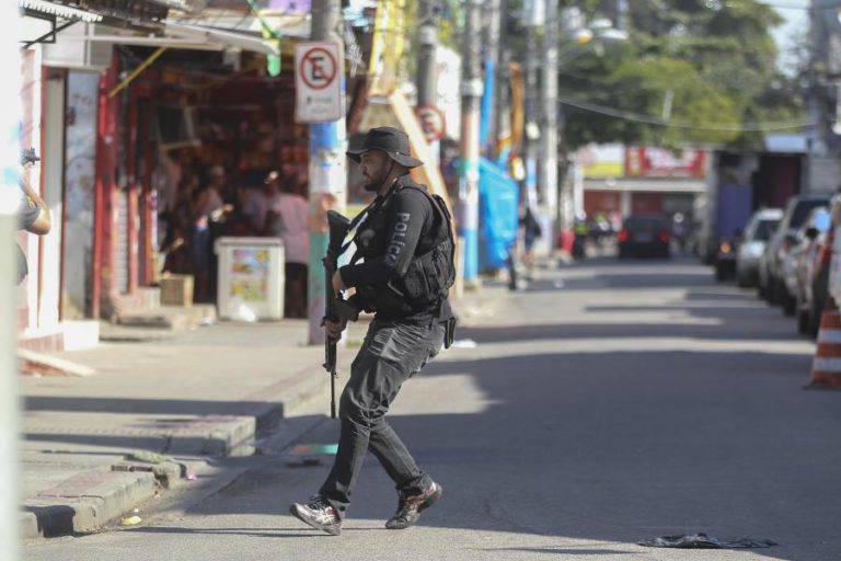 TRÊS MORTOS EM CONFRONTOS ENTRE POLÍCIA E NARCOTRAFICANTES NO RIO DE JANEIRO